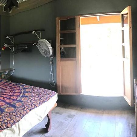Brig Bay La Casa Naranja酒店 外观 照片