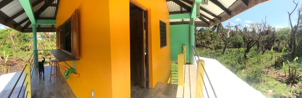 Brig Bay La Casa Naranja酒店 外观 照片